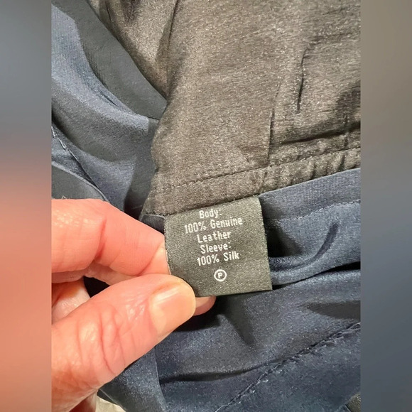 RAOUL Navy blue silk and leather panel top size XS. - Picture 10 of 12